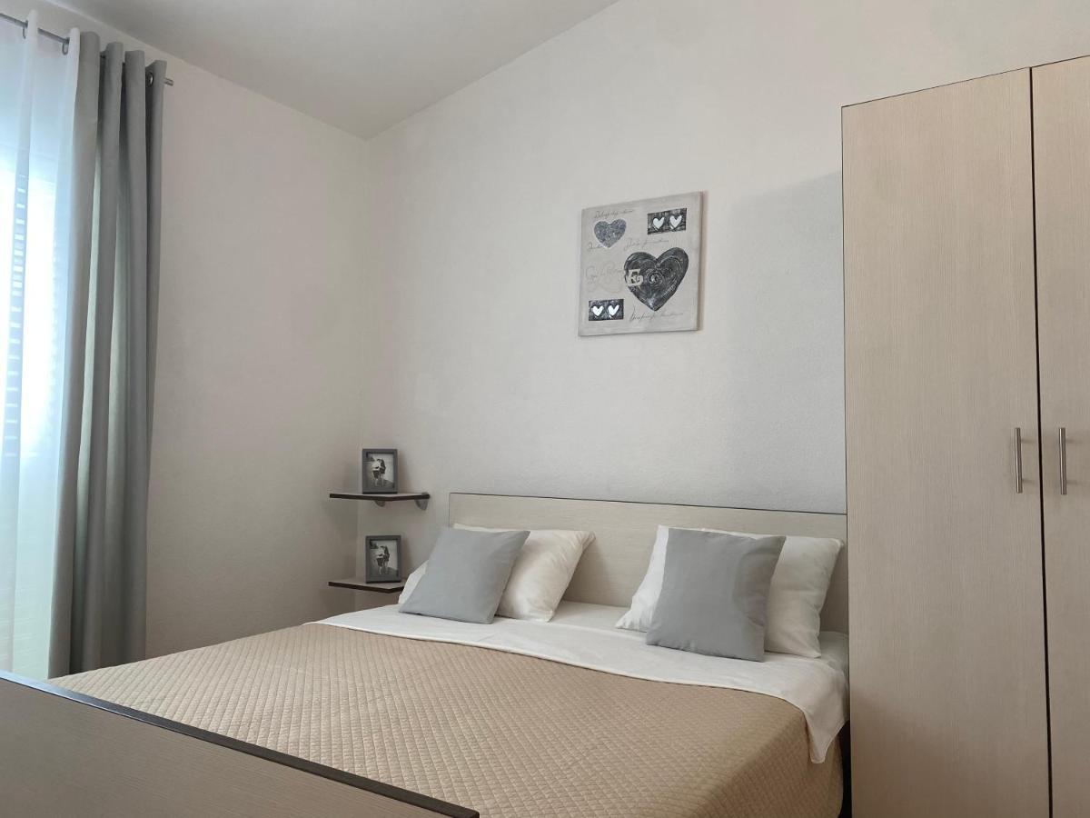 Apartments Lolo Privlaka  Exterior photo